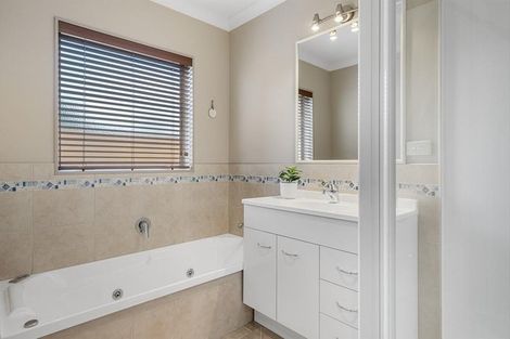 Photo of property in 28 Redhaven Place, Bethlehem, Tauranga, 3110