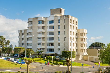 Photo of property in 4/6a The Promenade, Takapuna, Auckland, 0622