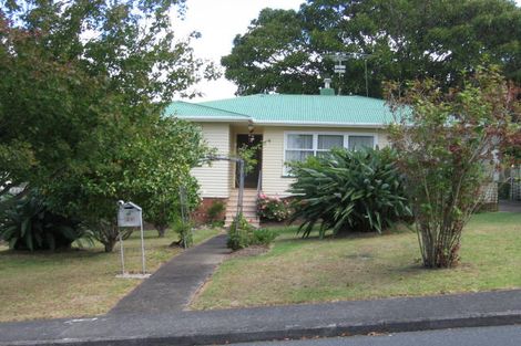 Photo of property in 21 Taupo Street, Green Bay, Auckland, 0604