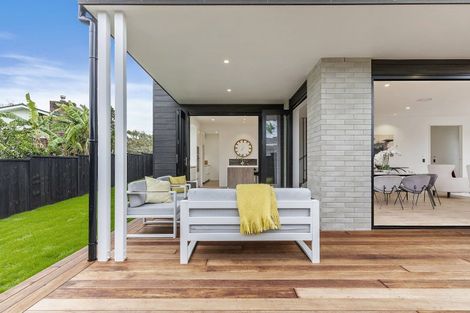 Photo of property in 1 The Crest, Sunnyhills, 2010