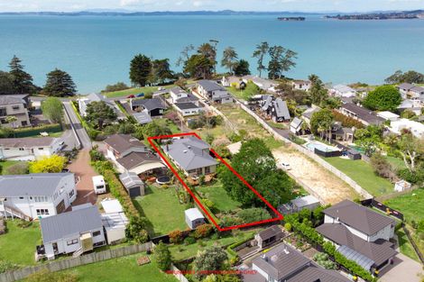 Photo of property in 72 Marine Parade, Mellons Bay, Auckland, 2014