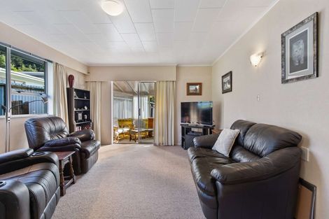 Photo of property in 2/57 Sunbrae Drive, Silverstream, Upper Hutt, 5019
