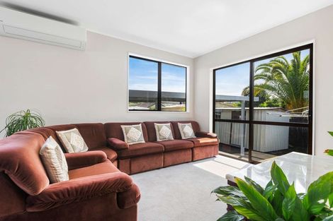 Photo of property in 2/26 Karepo Crescent, Ranui, Auckland, 0612