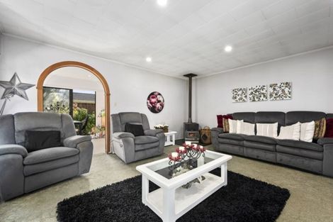 Photo of property in 12 Indiana Grove, Totara Park, Upper Hutt, 5018