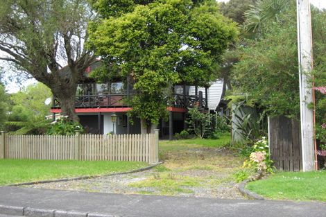 Photo of property in 23 The Terrace, Herald Island, Auckland, 0618