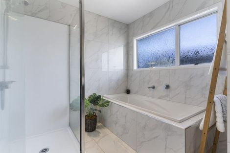 Photo of property in 6 Mannering Place, Hillcrest, Auckland, 0627