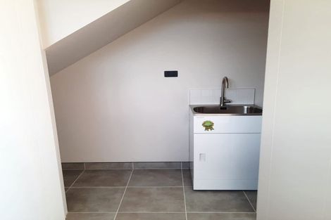 Photo of property in 121c Reeves Road, Pakuranga Heights, Auckland, 2010