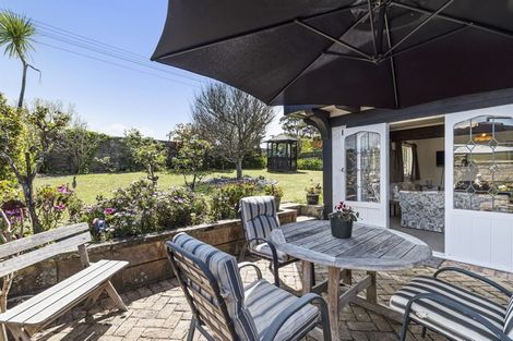 Photo of property in 2/12 Law Street, Torbay, Auckland, 0630