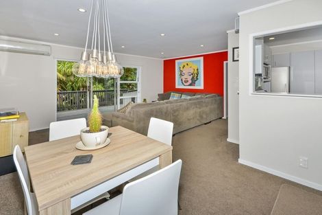 Photo of property in 1/649 Beach Road, Rothesay Bay, Auckland, 0630