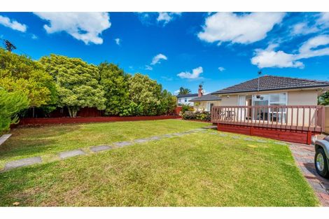Photo of property in 14 Fairdene Avenue, Henderson, Auckland, 0610