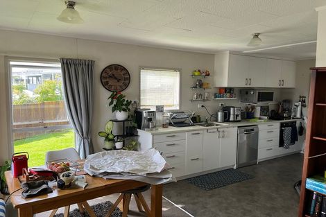 Photo of property in 22 Merida Place, Unsworth Heights, Auckland, 0632