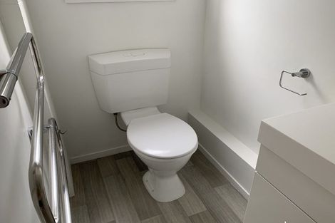 Photo of property in 28 John Dee Crescent, Red Beach, 0932