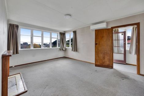 Photo of property in 32b Seaview Road, Marfell, New Plymouth, 4310