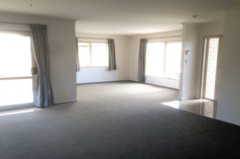 Photo of property in 2 Derwent Place, Flagstaff, Hamilton, 3210