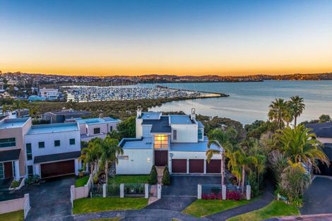 Photo of property in 28 Mansion Court, West Harbour, Auckland, 0618