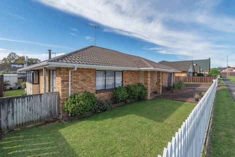 Photo of property in 2/1 Nelson Street, Papakura, 2110