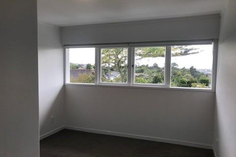 Photo of property in 2 Pine Hill Crescent, Browns Bay, Auckland, 0630