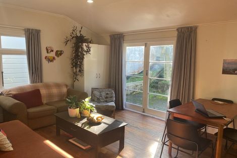 Photo of property in 9 Rixon Grove, Mount Victoria, Wellington, 6011