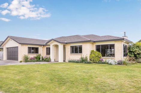 Photo of property in 8 Monarch Place, Paraparaumu Beach, Paraparaumu, 5032