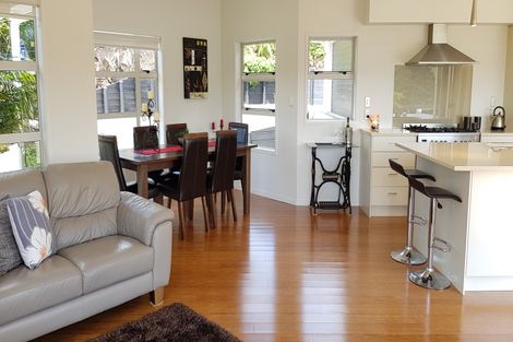 Photo of property in 215d Schnapper Rock Road, Schnapper Rock, Auckland, 0632