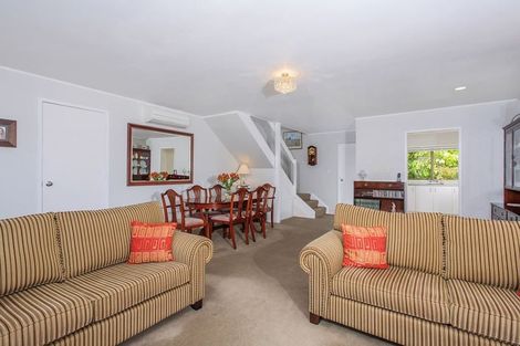 Photo of property in 2/12 Mistletoe Place, Browns Bay, Auckland, 0630