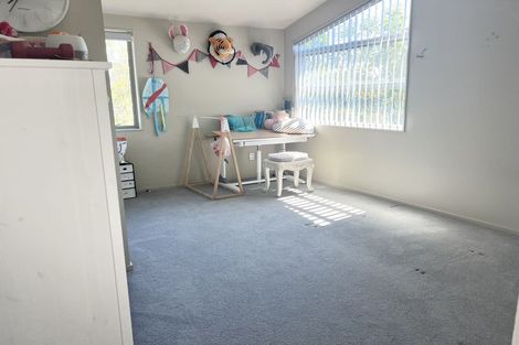 Photo of property in 12 Mana Lane, Pinehill, Auckland, 0632