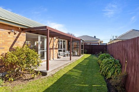 Photo of property in 2/28 Hay Street, Bromley, Christchurch, 8062