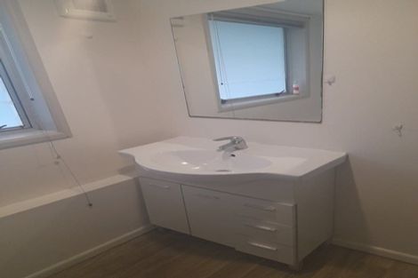 Photo of property in 557 Glenfield Road, Glenfield, Auckland, 0629