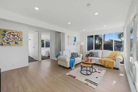 Photo of property in 21 Lawrence Crescent, Hillpark, Auckland, 2102
