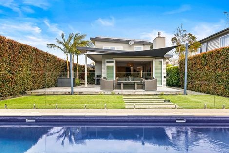 Photo of property in 3a Walton Street, Red Beach, 0932