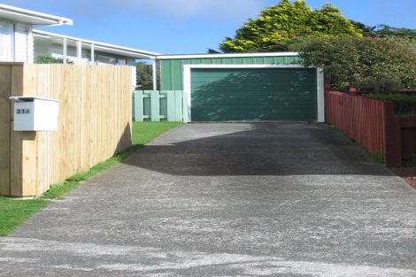 Photo of property in 31 Colchester Crescent, Newlands, Wellington, 6037