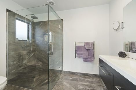 Photo of property in 22 Sir Lincoln Drive, Kumeu, 0810