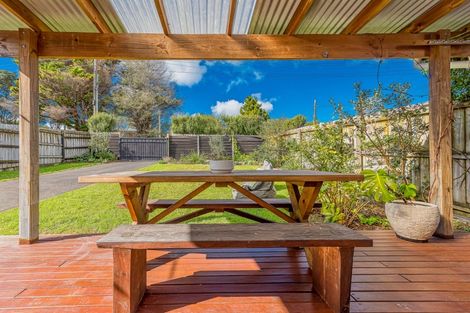 Photo of property in 10 Marie Crescent, Te Atatu South, Auckland, 0610