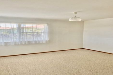 Photo of property in 6 Grimshaw Place, Henderson, Auckland, 0612