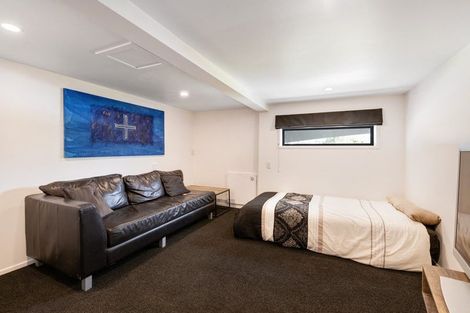 Photo of property in 15 Leiden Place, Totara Vale, Auckland, 0629