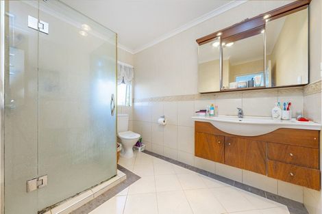 Photo of property in 42 Thornbury Crescent, East Tamaki Heights, Auckland, 2016