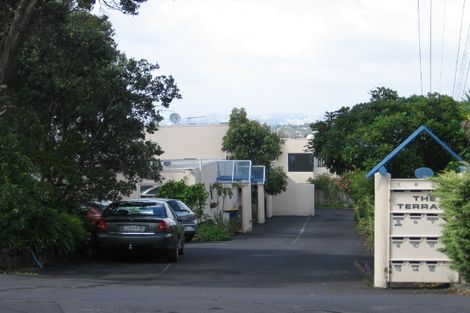 Photo of property in 9/18 Parr Terrace, Castor Bay, Auckland, 0620