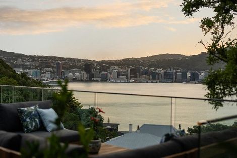 Photo of property in 2 Maida Vale Road, Roseneath, Wellington, 6011