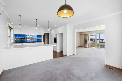 Photo of property in 44 Nevada Drive, Merrilands, New Plymouth, 4312