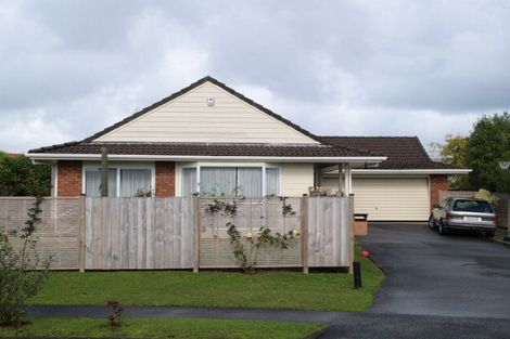 Photo of property in 16 Mirabell Place, Golflands, Auckland, 2013