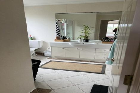 Photo of property in 41 Corta Bella Place, Golflands, Auckland, 2013