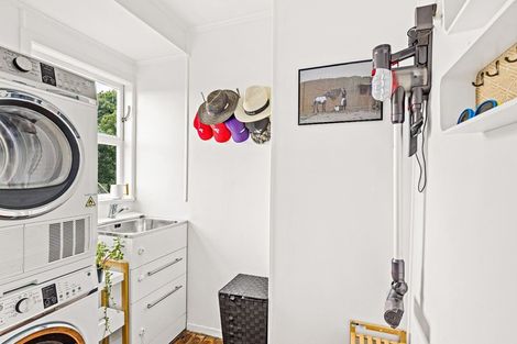 Photo of property in 33 Meilland Place, Glen Eden, Auckland, 0602