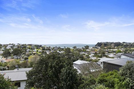 Photo of property in 3 Francis Avenue, Stanmore Bay, Whangaparaoa, 0932