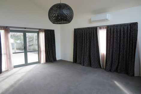 Photo of property in 19 Medallion Drive, Oteha, Auckland, 0632