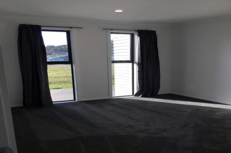 Photo of property in 5a Breakwater Way, Whitby, Porirua, 5024