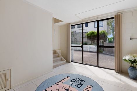 Photo of property in 33 John Downs Drive, Browns Bay, Auckland, 0630