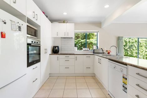Photo of property in 33b Dalwhinnie Parade, Highland Park, Auckland, 2010