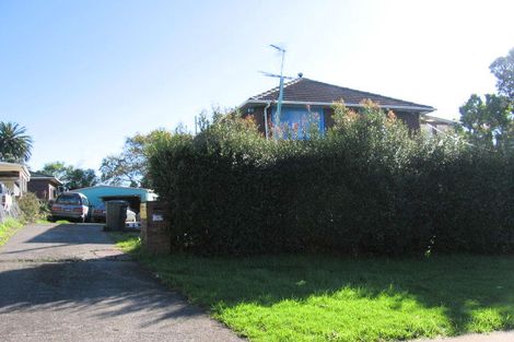 Photo of property in 104 Roberts Road, Te Atatu South, Auckland, 0610