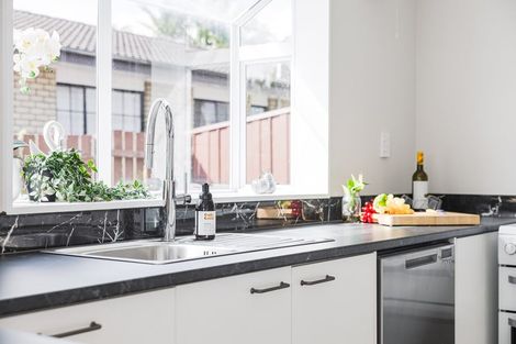 Photo of property in 4/73 Vintage Drive, Henderson, Auckland, 0612