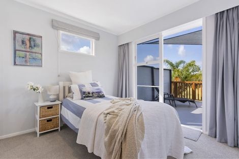 Photo of property in 32 Sartors Avenue, Northcross, Auckland, 0630